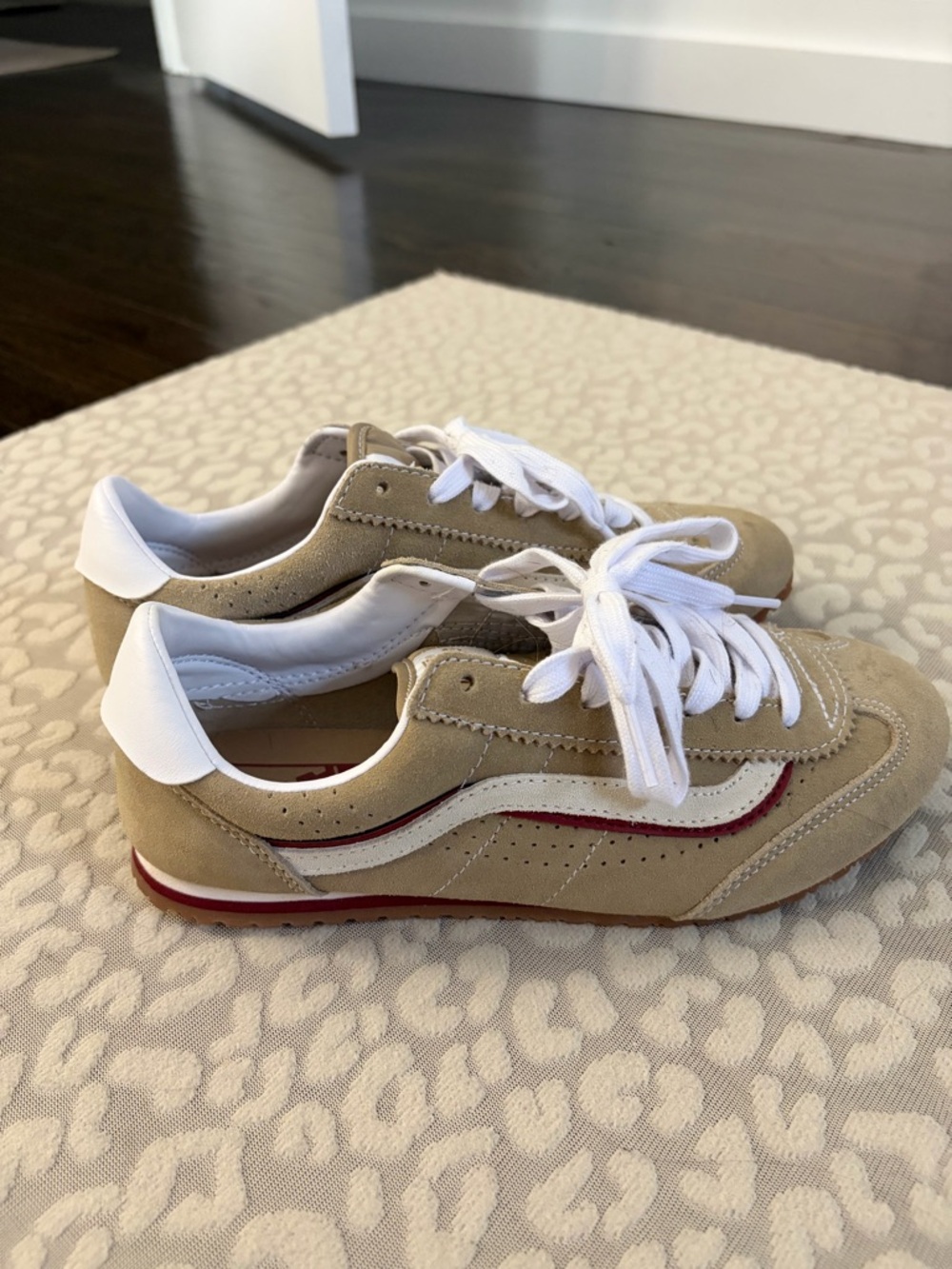 Vans Serio Beige Suede Sneakers with White Laces and Red Accent - Picture 5 of 5